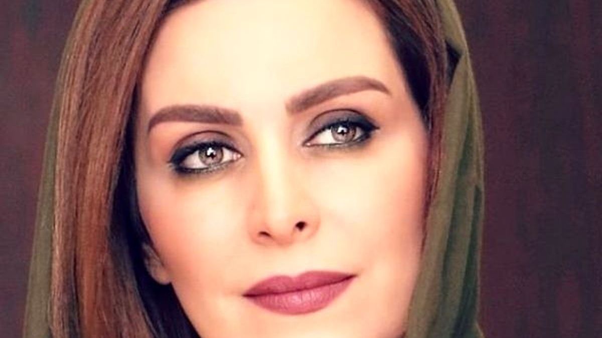 نگاهی غم‌انگیز به مزار پر از گل ماه‌چهره خلیلی در اولین سالگردش در لندن