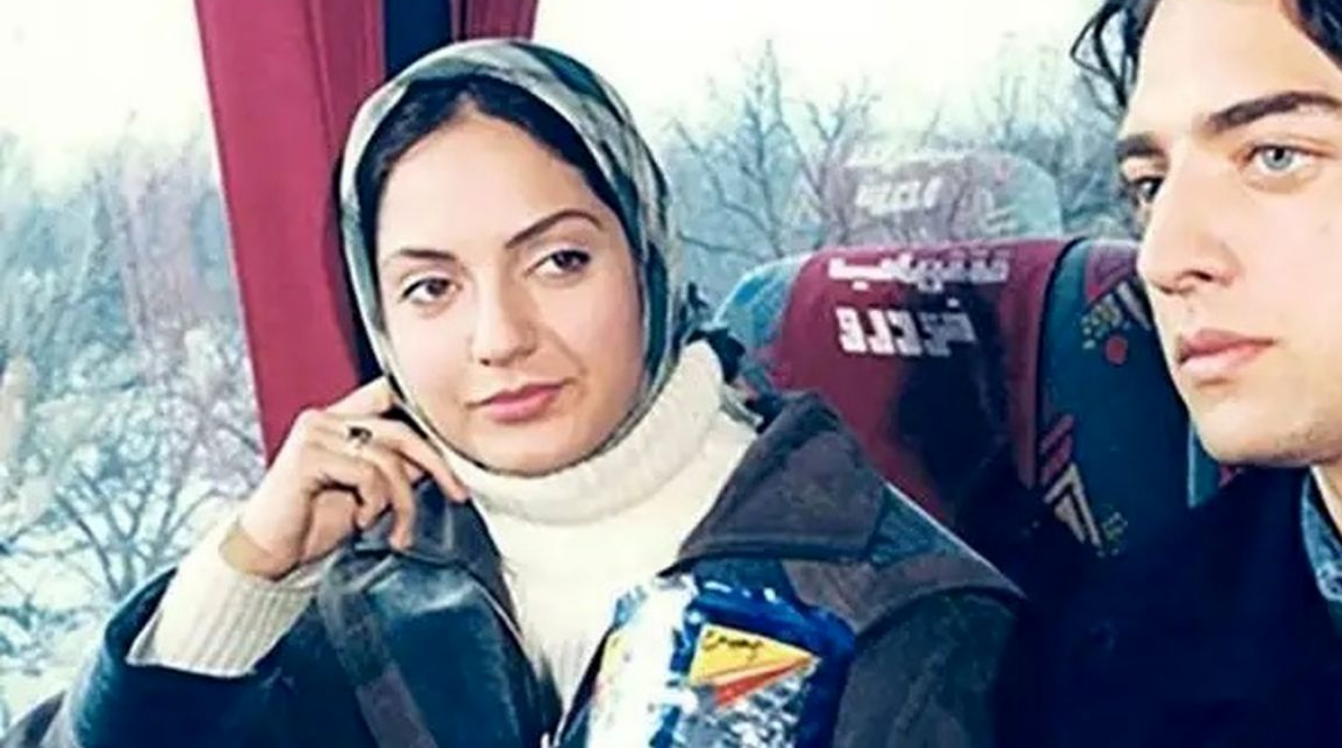 عکس| سفر زمان؛ سلفی «مهناز افشار و آدم برفی» در پشت‌صحنۀ «گلشیفته»؛ سال 96