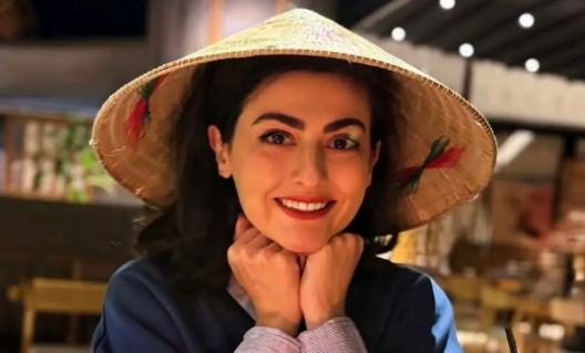 سفر در زمان؛ چهرۀ «انیس» (سریال سوجان) قبل و بعد از گریم در پشت‌صحنۀ «صبح آخرین روز»