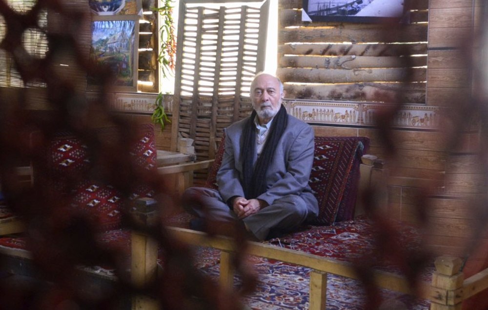 پرویز پورحسینی در فیلم «صدای منو می شنوید؟!» ساخته صادق پروینآشتیانی