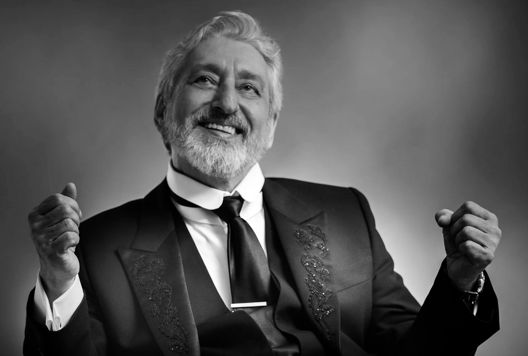 عکس باورنکردنی از تیپ و قیافه “شهرام شب پره” و “ابی” در قبل انقلاب/ تصویر