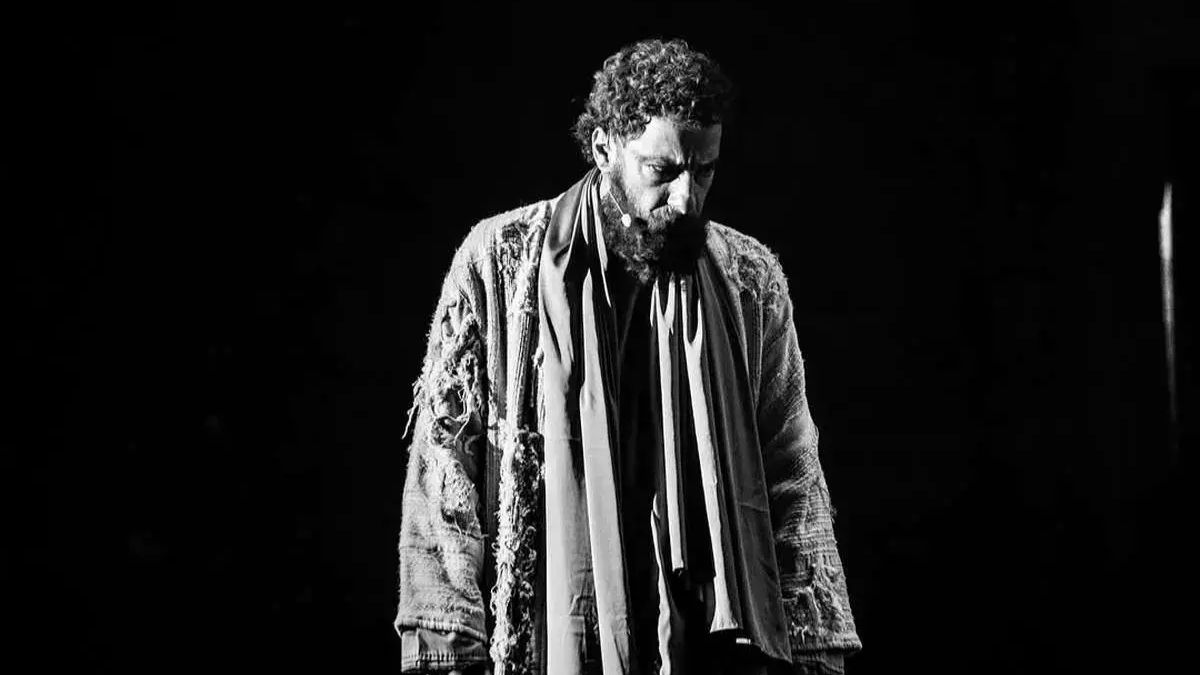 انصراف نوید محمدزاده از حضور در اجراهای بین‌المللی نمایش سی صد