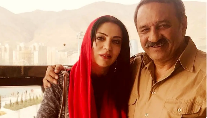 سفر در زمان؛ چهرۀ «حمیرا ریاضی» 2 ساله در آغوش مادرش؛ دهۀ 40