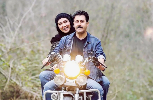 سفر در زمان؛ «عاطی» سریال پایتخت 6 در کودکی و در کنار پدر و مادرش؛ دهه 60