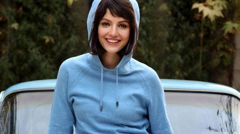 شیرین تاسیان مرزهای مد را با انتشار عکسی با آرایش برگ جابجا کرد