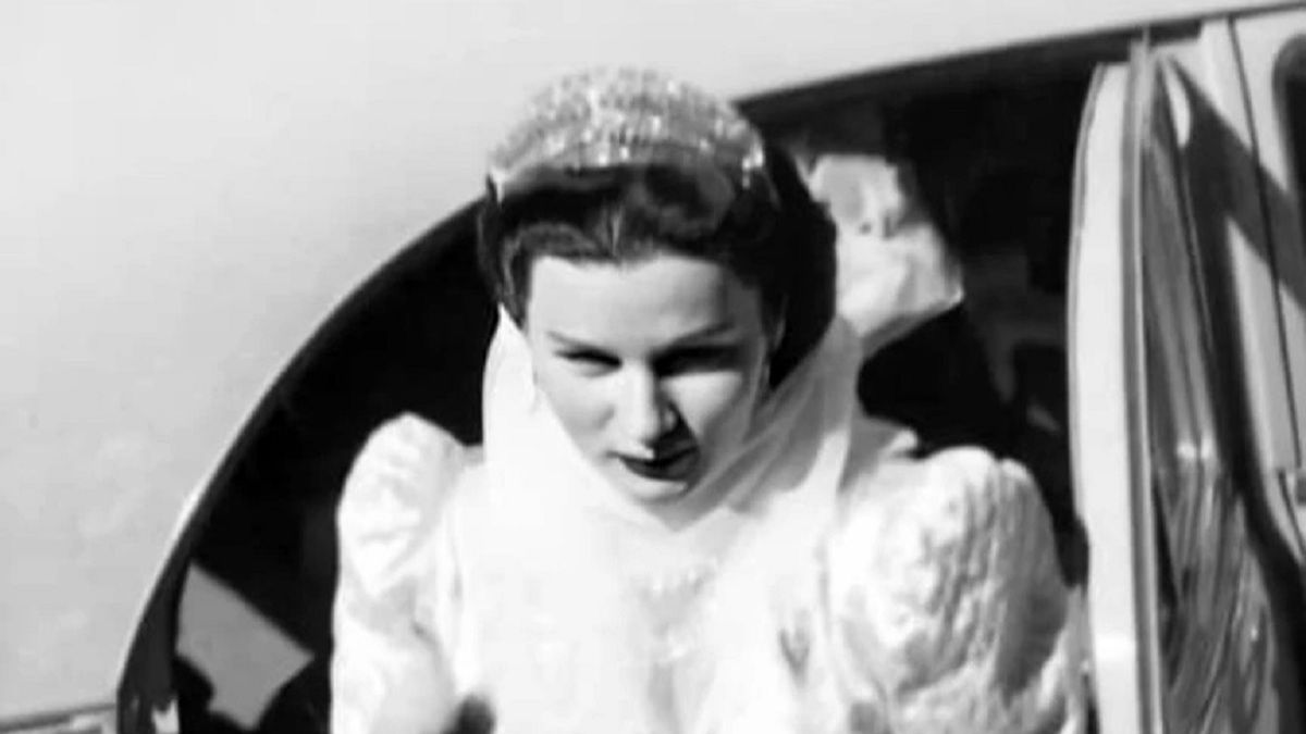 عکس| سفر در زمان؛ «محمدرضا پهلوی» در کنار همسر اول اش فوزیه؛ سال 1317