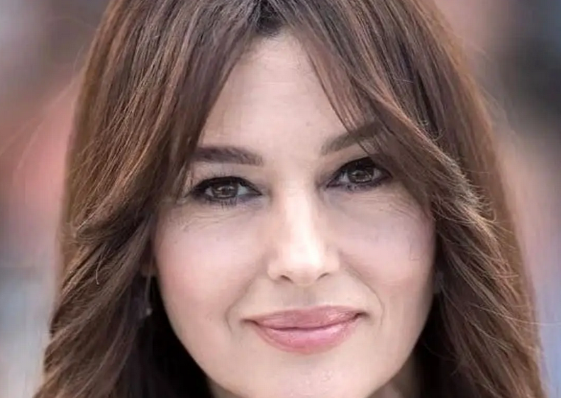 سفر در زمان؛ «مونیکا بلوچی» در فتوکال تبلیغاتی یک فیلم در جشنواره کن؛ سال 1385