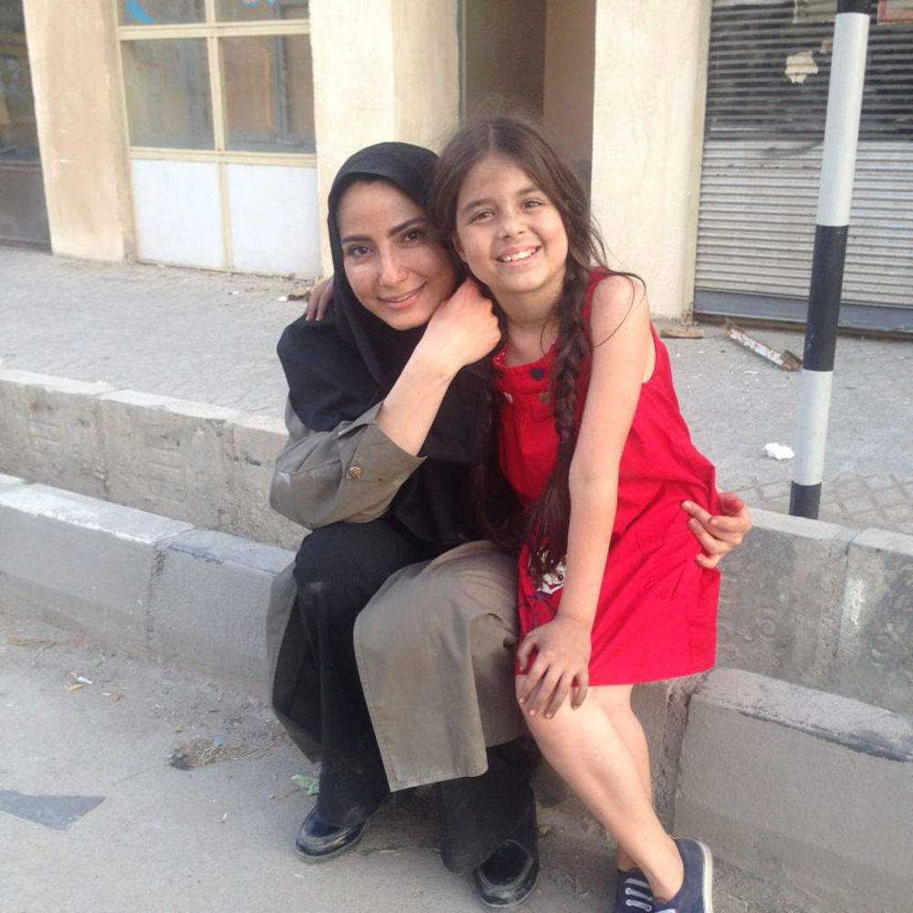 سمیرا حسنپور و ترنم کرمانیان در پشت صحنه سریال تلویزیونی «دل دادگان»