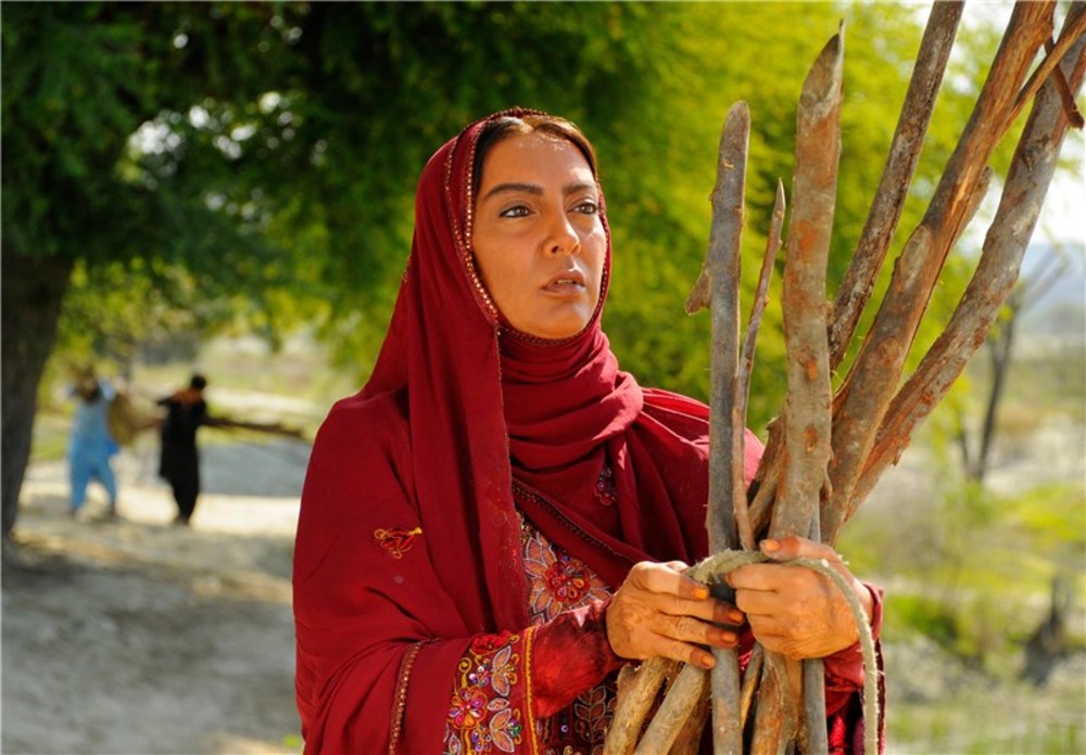 حمیرا ریاضی در نمایی از فیلم «شرفناز» ساخته حسن نجفی