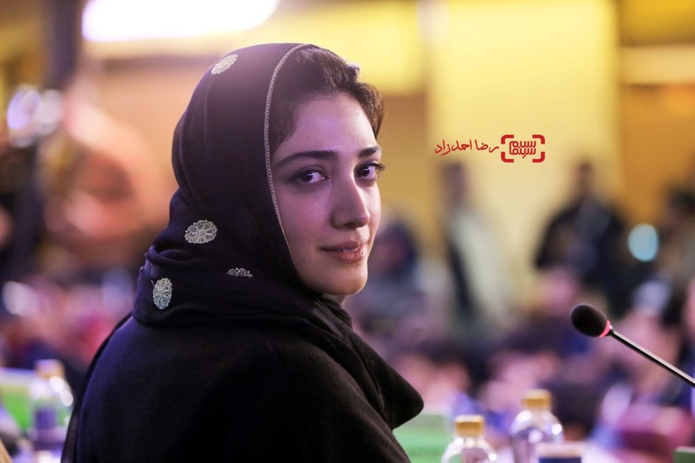 تصاویر جدید رونمایی شده از نقش‌آفرینی مینا ساداتی در سریال آبان