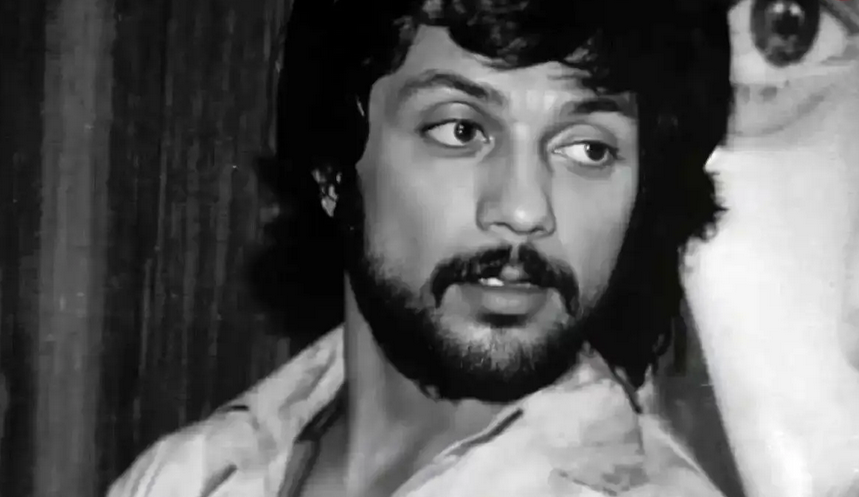 سفر در زمان؛ «افشین مقدم، کیوان و داریوش اقبالی» در کنار یک خیابان در تهران؛ سال 50