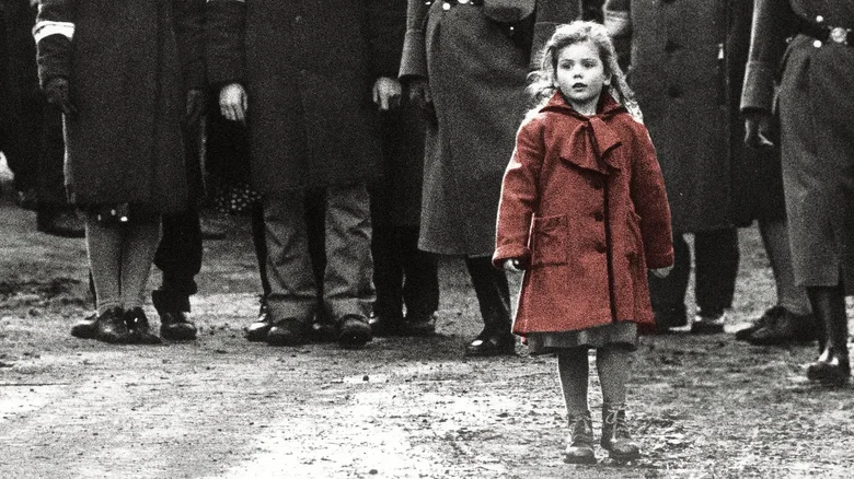 معنای دخترک با پالتوی قرمز در Schindler's List از زبان استیون اسپیلبرگ