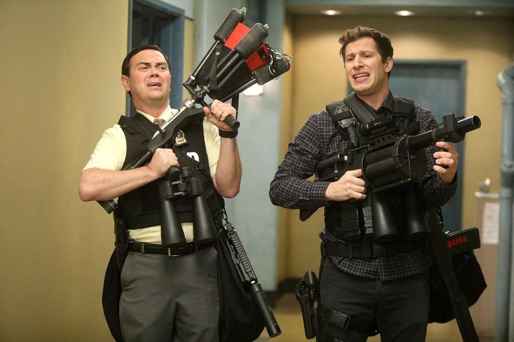 جو لو ترولیو و اندی سمبرگ در سریال «بروکلین ناین ناین» (Brooklyn Nine-Nine)