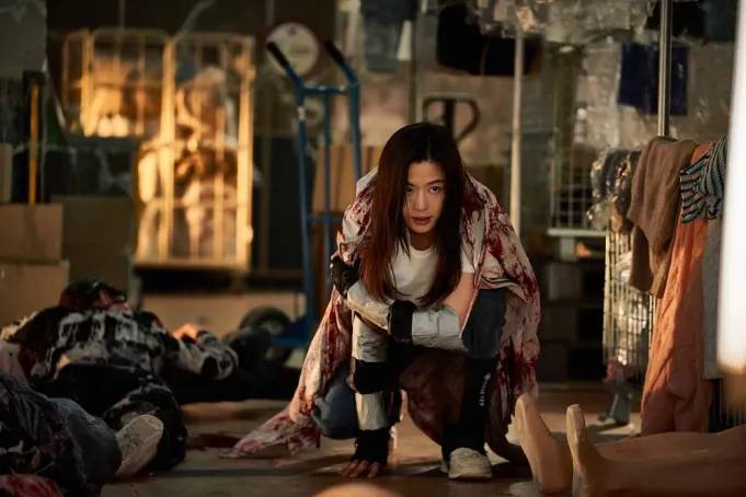 نقد فیلم Colony | بازگشت خونین کارگردان Train to Busan با زامبی‌هایی که مثل مورچه‌ها فکر می‌کنند