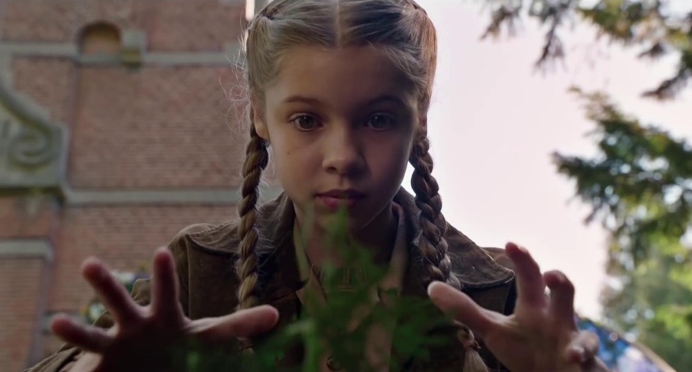 نمایی از فیلم «خانه دوشیزه پرگرین برای بچههای عجیب و غریب»