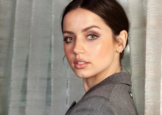 سفر در زمان؛ «آنا د آرماس» در مراسم افتتاحیه «زارکانا» در مادرید؛ سال 1390