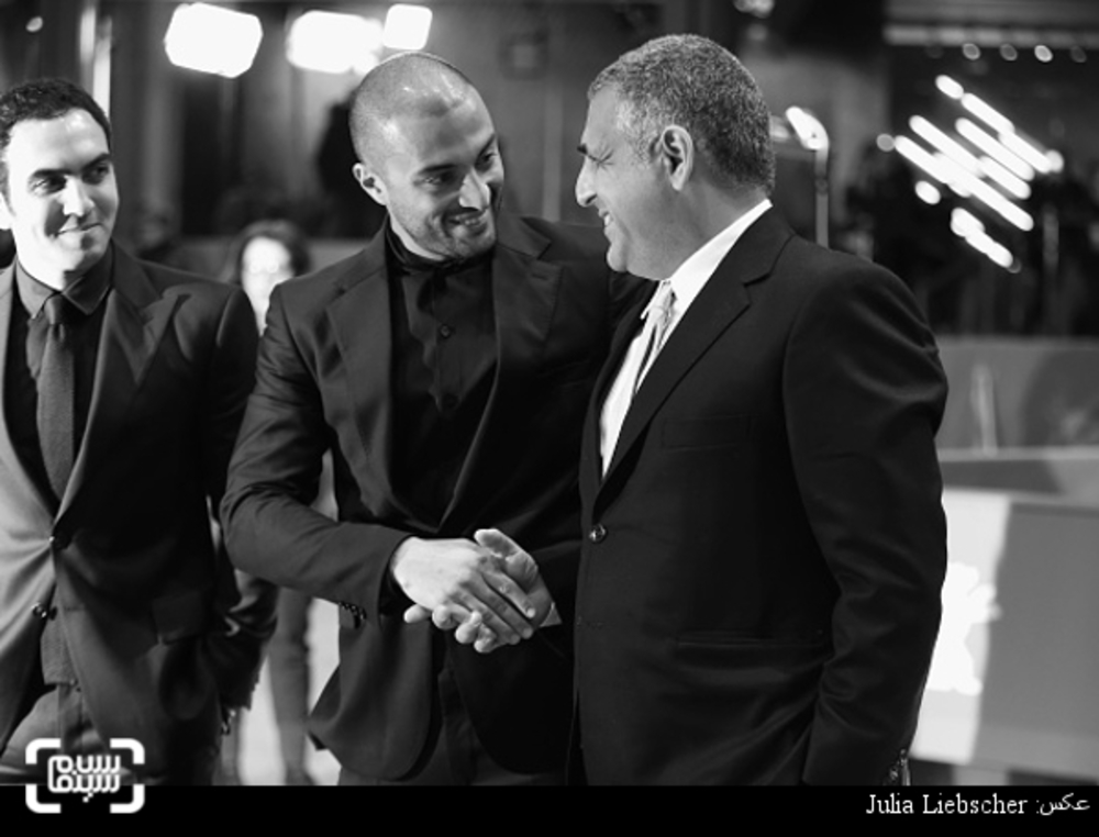 مانی حقیقی و امیر جدیدی در فرش قرمز فیلم «اژدها وارد میشود!» در شصت و ششمین جشنواره فیلم برلین