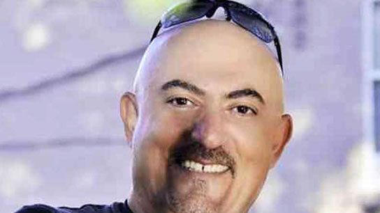 شهرام آذر: در ماشین تتلو گوش می‌دهم