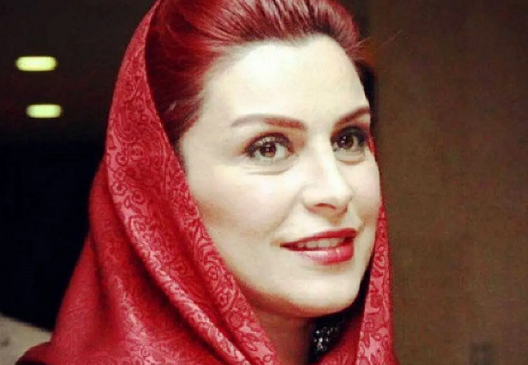 سفر در زمان؛ «ماهچهره خلیلی» در 38 سالگی در یک فروشگاه در لندن؛ سال 93