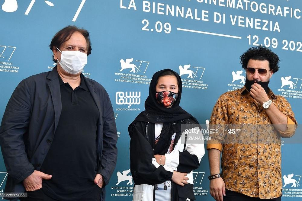 مجید مجیدی، جواد عزتی و شمیلا شیرزاد در فتوکال فیلم سینمایی «خورشید» در جشنواره فیلم ونیز ۲۰۲۰