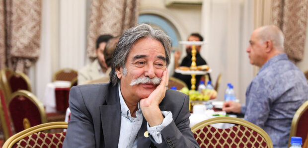 احمد عربانی کاریکاتوریست پیشکسوت بستری شد؛ تلاش برای انتقال به تهران