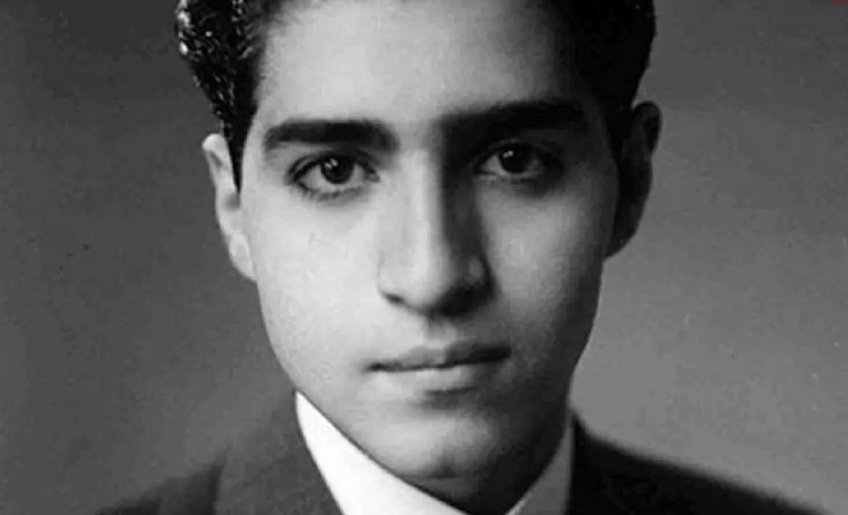 سفر در زمان؛ «احمدرضا پهلوی، پسر پنجم رضاخان» در کنار فرزندش؛ اوایل دهه 40