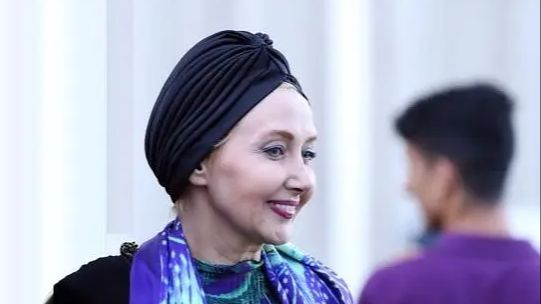 عکس| سفر زمان؛ «کتایون ریاحی» و پسرش «پوریا» در مراسم رونمایی از فیلمنامۀ «کوروش کبیر»