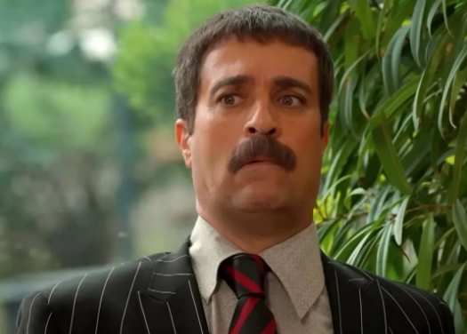 سفر در زمان؛ «ارسطو» سریال پایتخت 7 در کنار «بهبود»؛ سال 1395