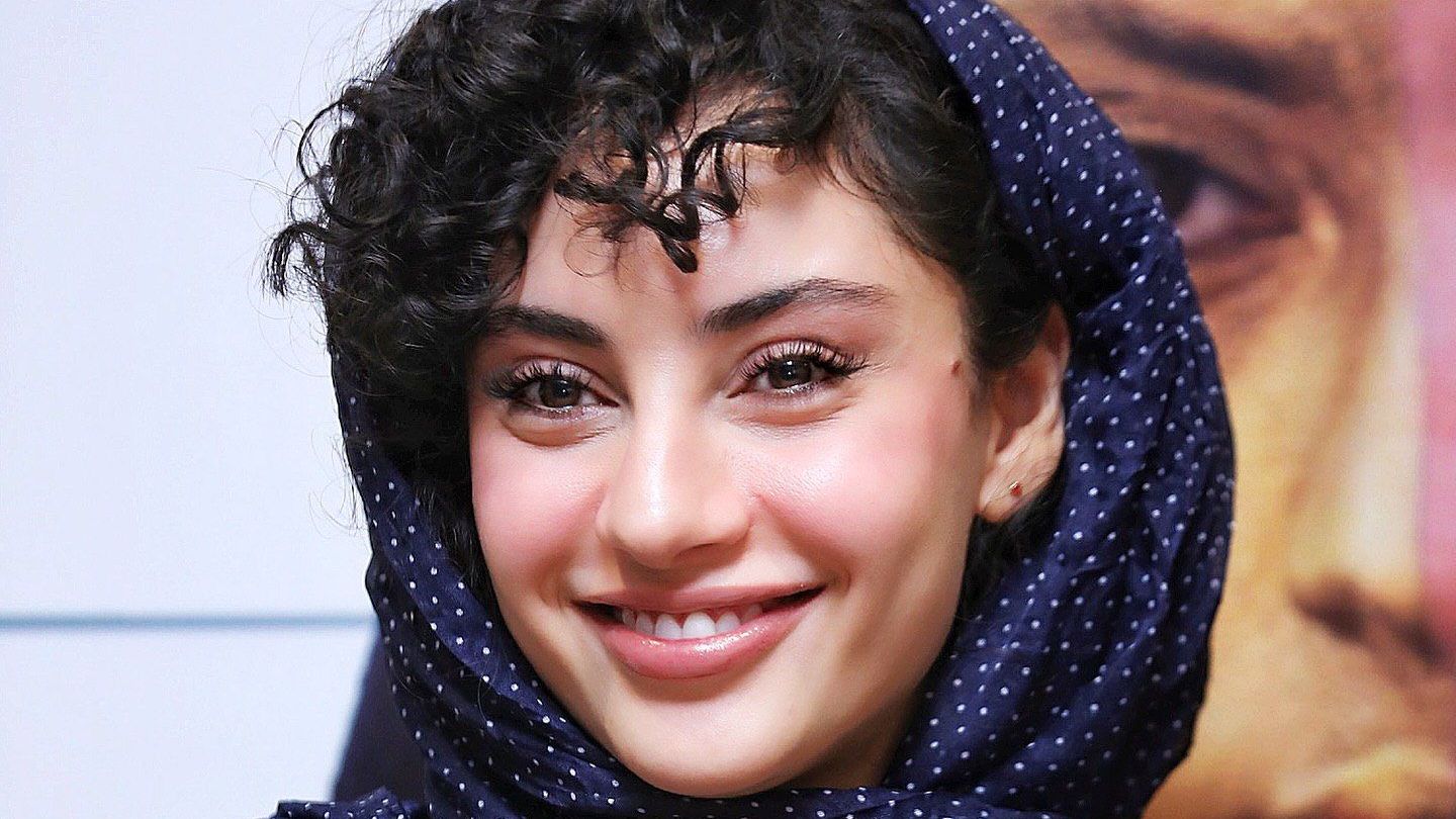 ذوق کردن ترلان پروانه برای خواهرش/ عکس