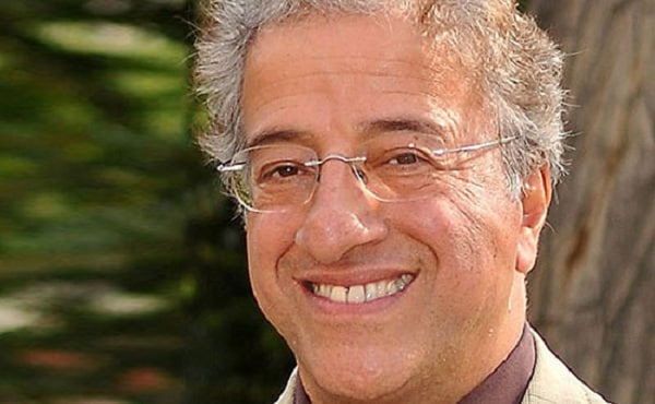 نگاهی نزدیک به خانه خیرهکننده علیرضا خمسه و همسرش؛ از حوض سنتی تا مبلمان اعیانی!