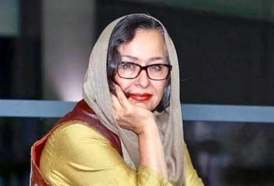 سفر در زمان؛ «آزیتا حاجیان» 30 ساله در کنار «مرجان» خواننده؛ دهۀ 60