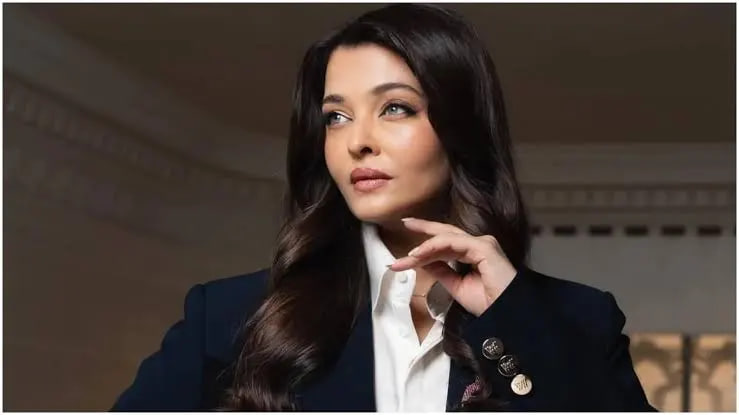 سفر در زمان| «آیشواریا رای» در مراسم خاکسپاری مادر آمیتا باچان؛ سال 1386