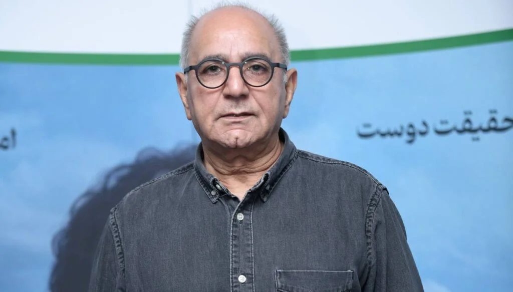 عکس پرویز پرستویی با استایلی متفاوت در اکران یک فیلم