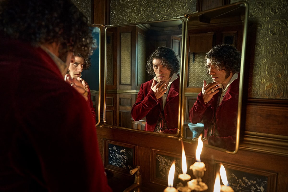 الهام از دیوید بویی، پرینس و آناتومی انسان در طراحی لباس‌ فیلم فرانکنشتاین