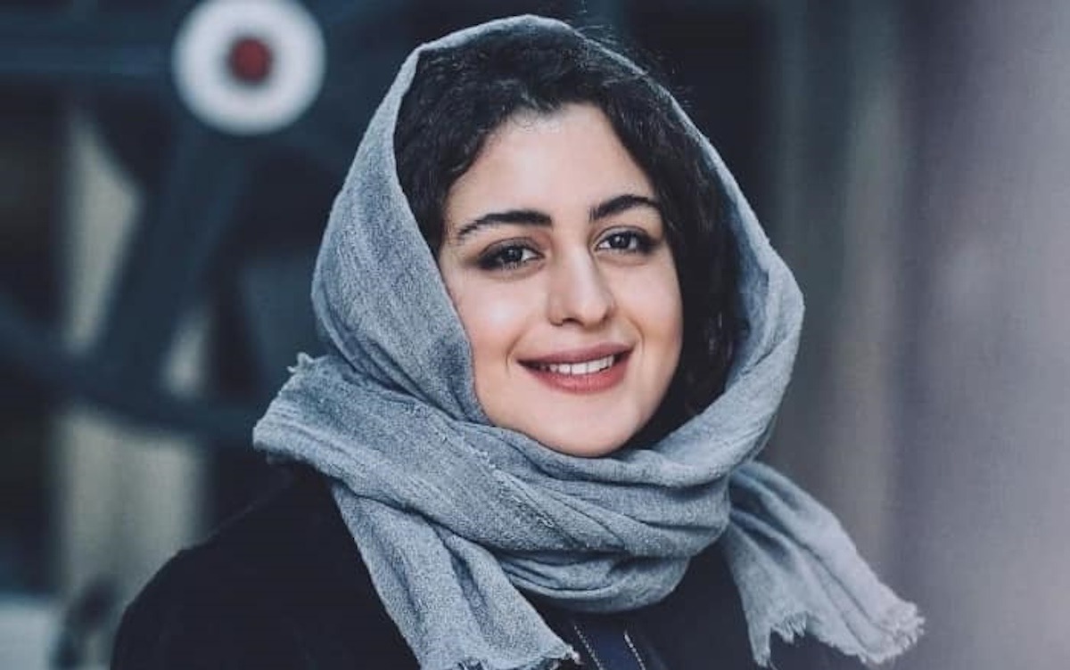 تیپ ژولیده و غیر رسمی فاطیما بهارمست در یک مراسم