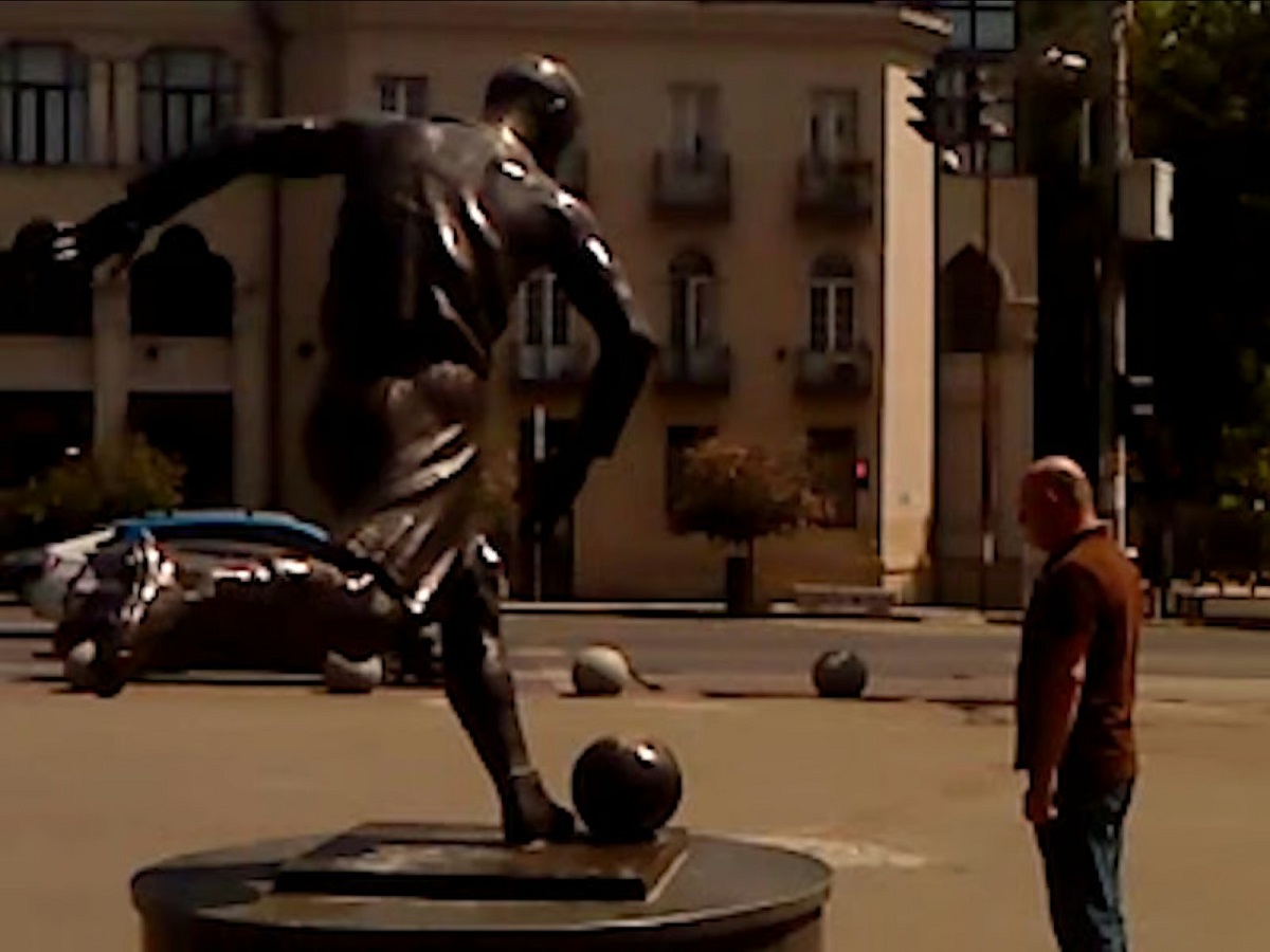 نقد و بررسی فیلم «برگ خشک» (Dry Leaf) به کارگردانی الکساندر کوبریدزه | جستوجو در جهانی که دیگر چیزی برای یافتن ندارد