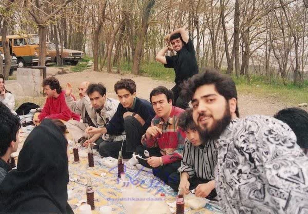 عکس زیرخاکی از مهران غفوریان و بیژن بنفشه‌خواه در پیک نیک
