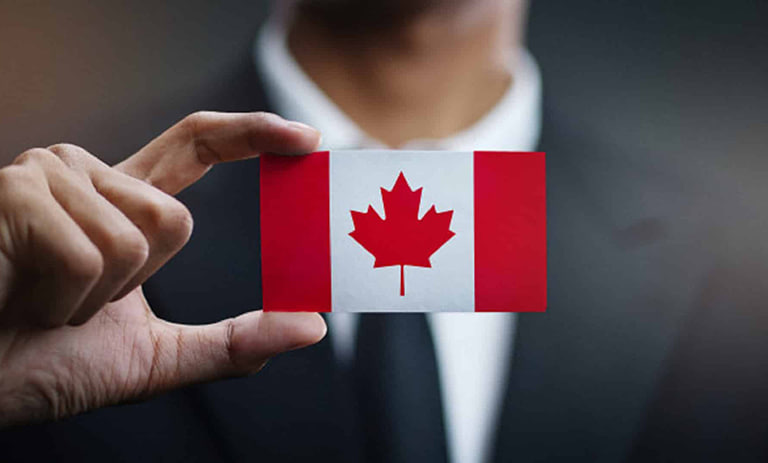 وکیل رجیستر مهاجرت به کانادا (RCIC) کیست؟ و چرا باید حتماً از آن استفاده کنید؟