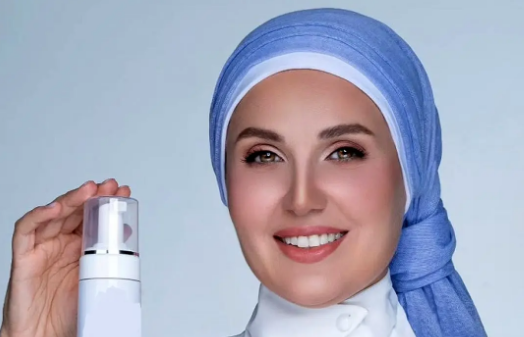 سفر در زمان؛ «گلوریا هاردی» و همسرش «ساعد سهیلی» در حرم امام رضا (ع)