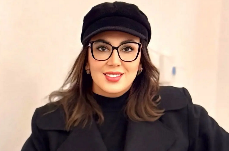 سفر در زمان؛ تیپ و چهرۀ «لیلا بلوکات» در دیزنی‌لند پاریس؛ سال 1401