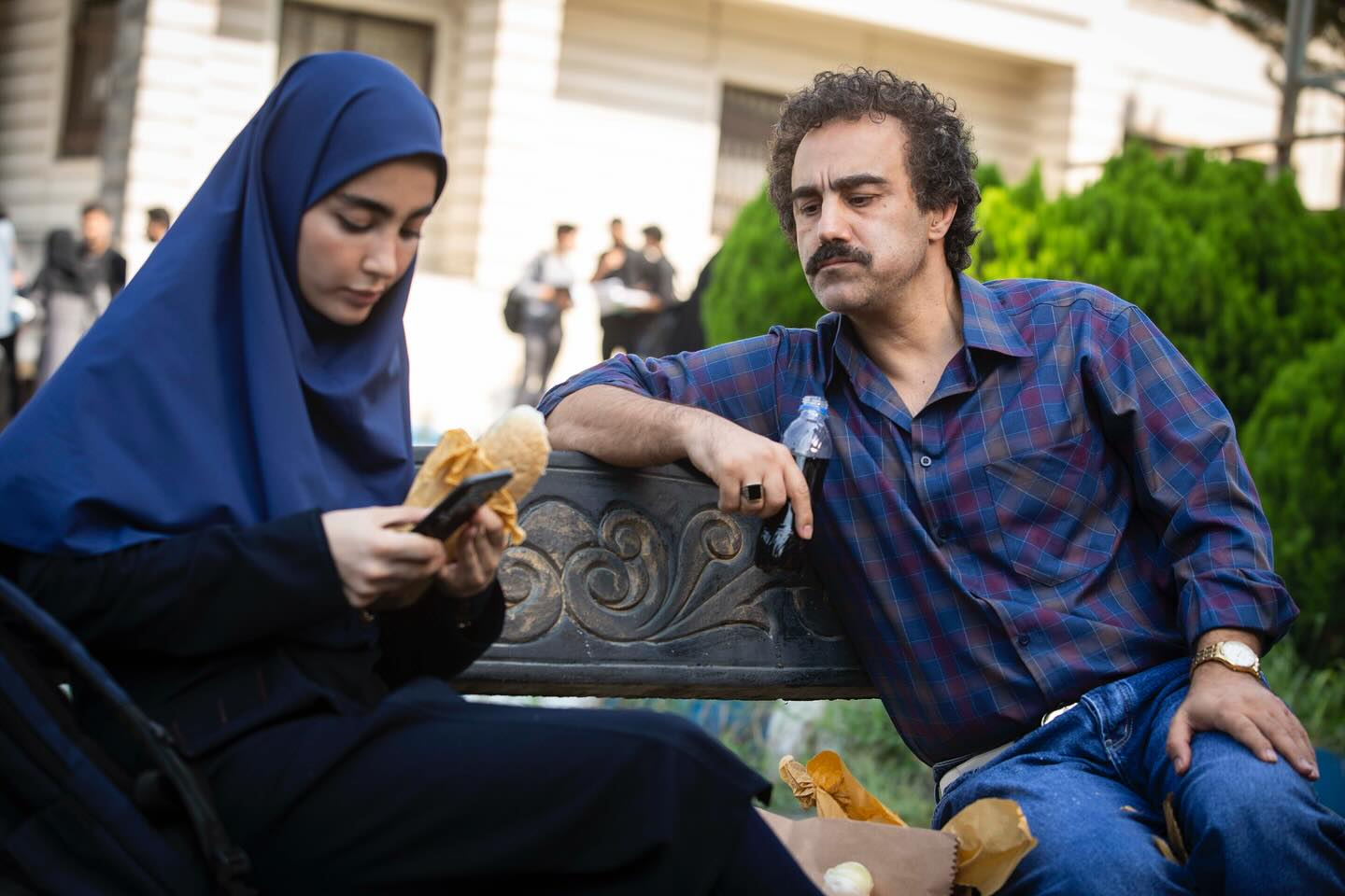 قاب پربازدید سارای پایتخت در کنار خواننده مشهور