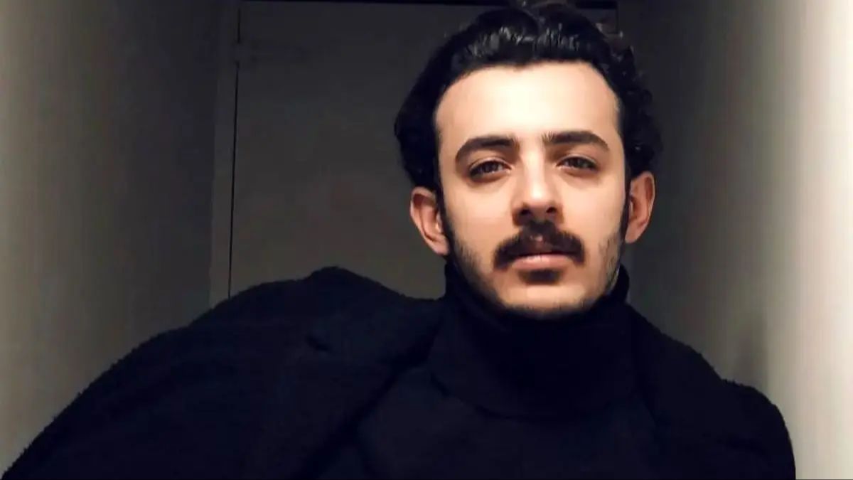 عکس/ قاب صمیمانه علی شادمان درکنار سحردولتشاهی و حدیث میر امینی در پشت صحنه تئاتر