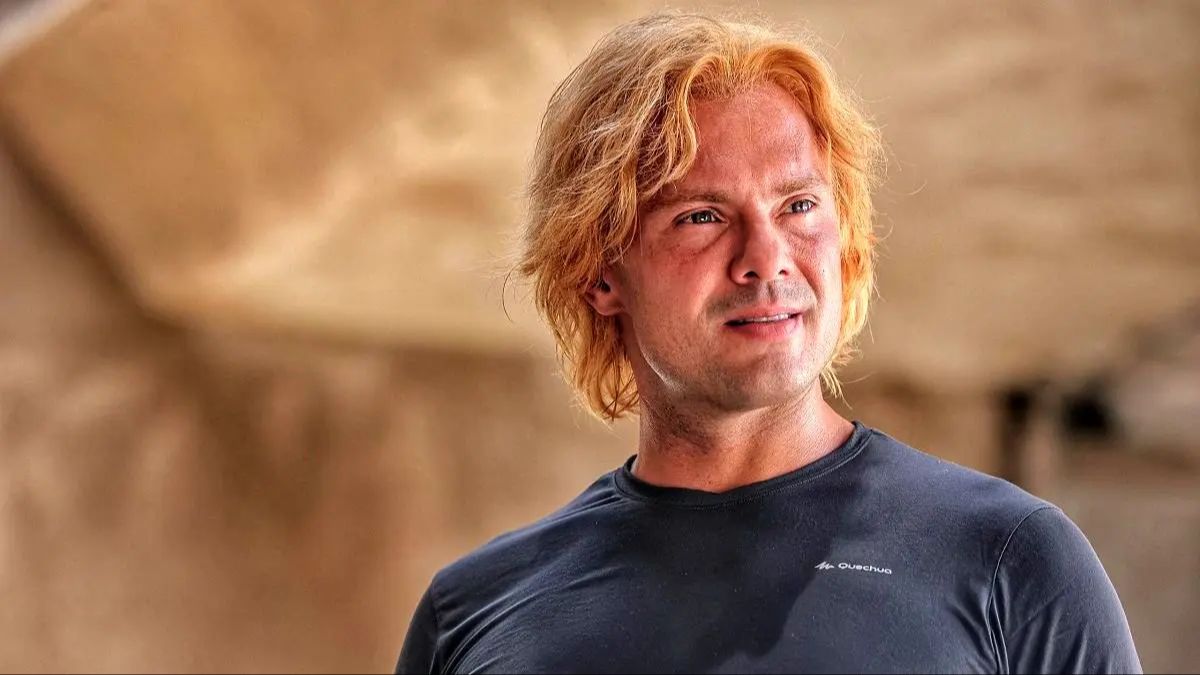 تیپ و استایل بازیگر بور و چشم رنگی برزیلی فیلم مرد عینکی در ایران | آدریانو تولوزا (Adriano Toloza)