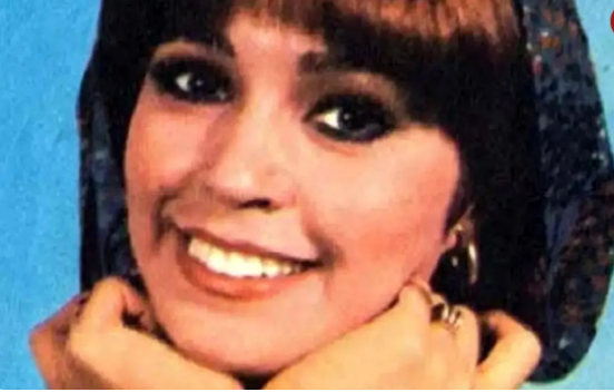 سفر در زمان؛ «نلی، خواننده قبل انقلاب» در حال دوچرخه سواری در تهران؛ دهه 50