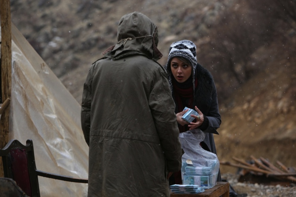 ترانه علیدوستی در نمایی از «پذیرایی ساده»