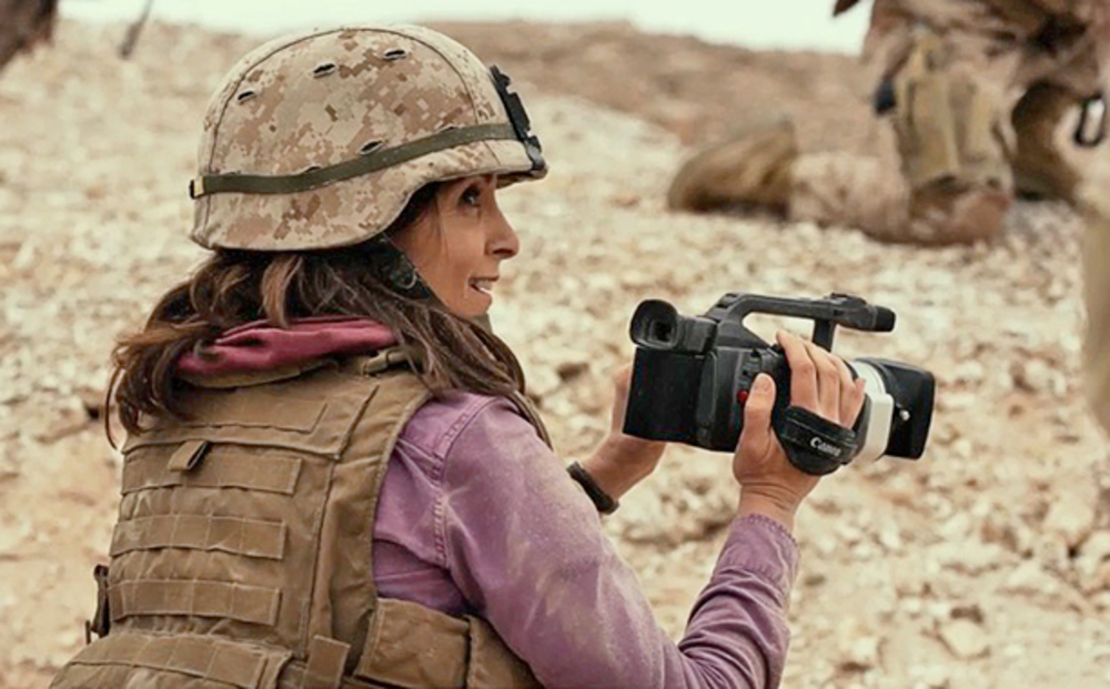 تینا فی در نمایی از فیلم «ویسکی تانگو فاکسترات»(Whiskey Tango Foxtrot)