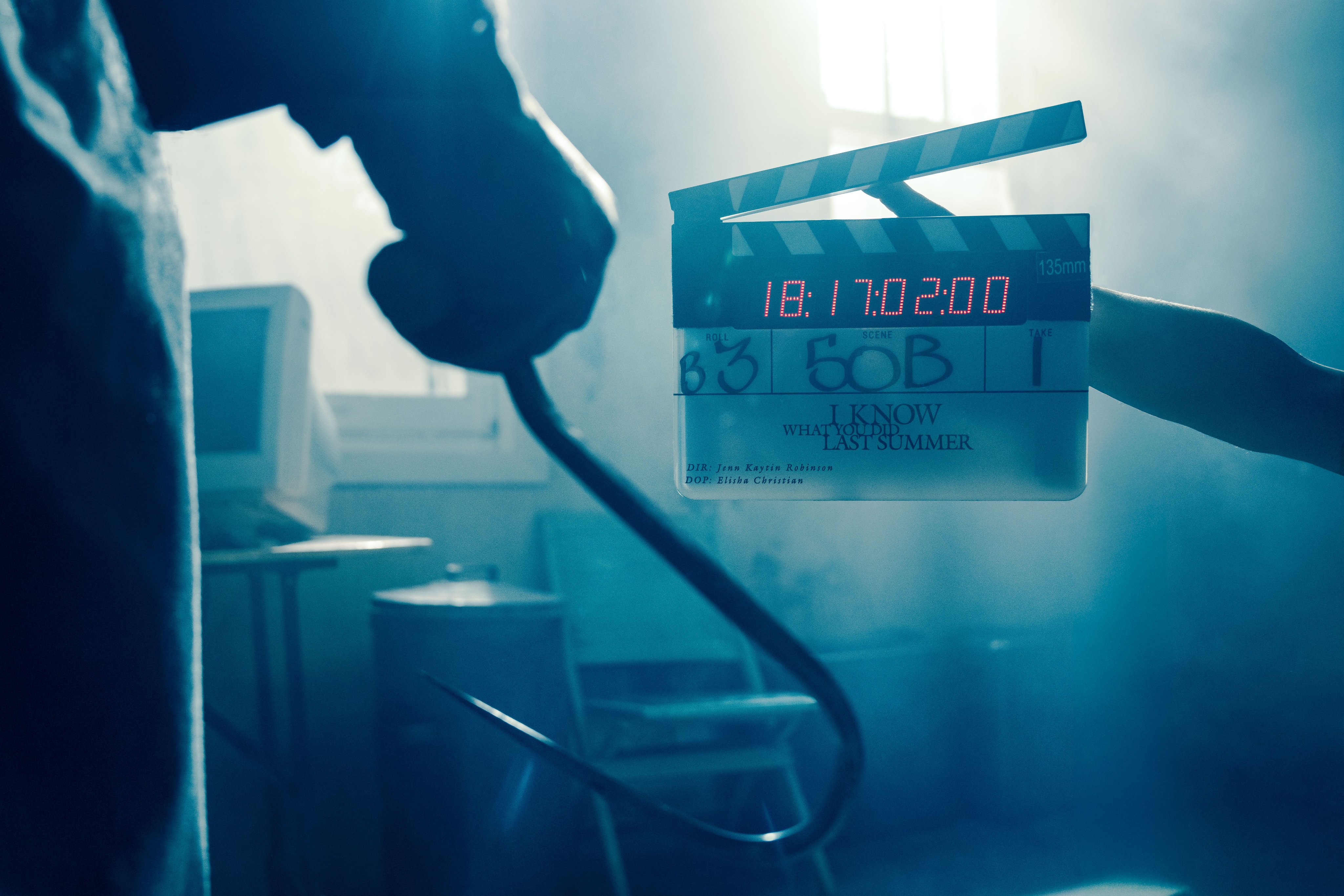 رونمایی از اولین پوستر ریبوت فیلم میدانم تابستان پیش چه کردی | عکس