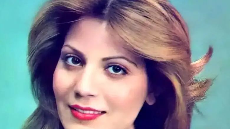 بیوگرافی اکی بنایی؛ خوانندهای که دکترای موسیقی داشت