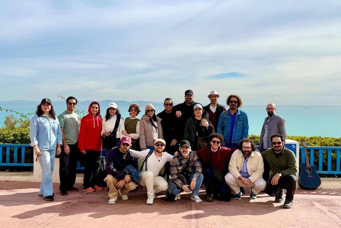 نرگس محمدی و همسرش علی اوجی در کنار الیکا عبدالرزاقی و نوشین اعتماد در سیدی بوسعید، یک منطقهٔ مسکونی در تونس