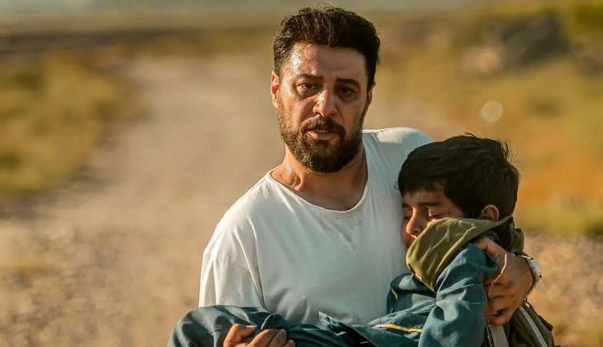 رونمایی از گوشی سیگنچر فول گلد گران قیمت جواد عزتی که معادل 80 عدد آیفون 17 است